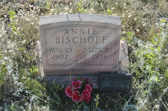 Bischoff, Annie